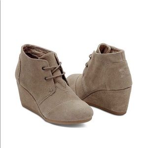 Toms desert suede bootie taupe